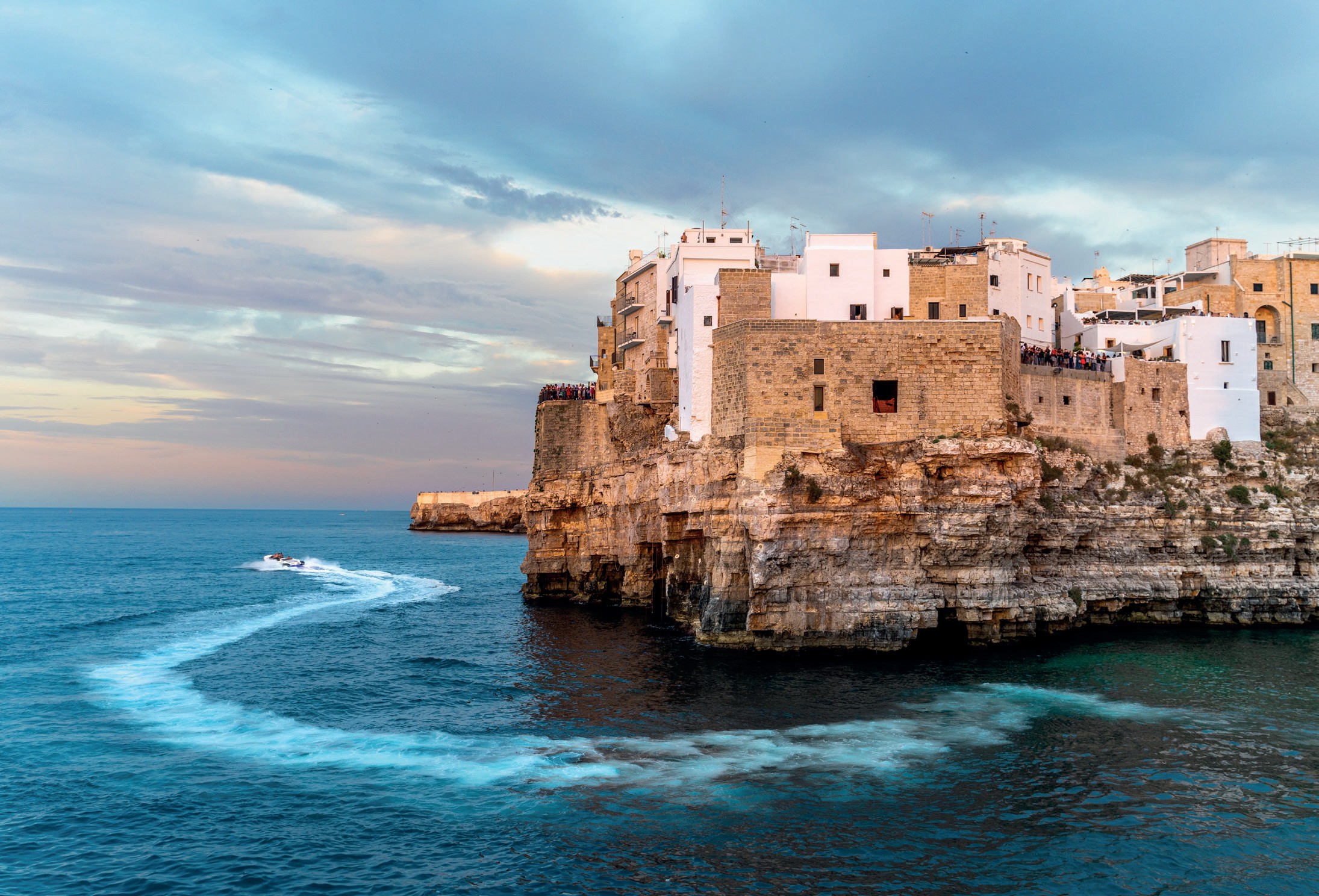 Giro in barca lungo le coste di Polignano a Mare